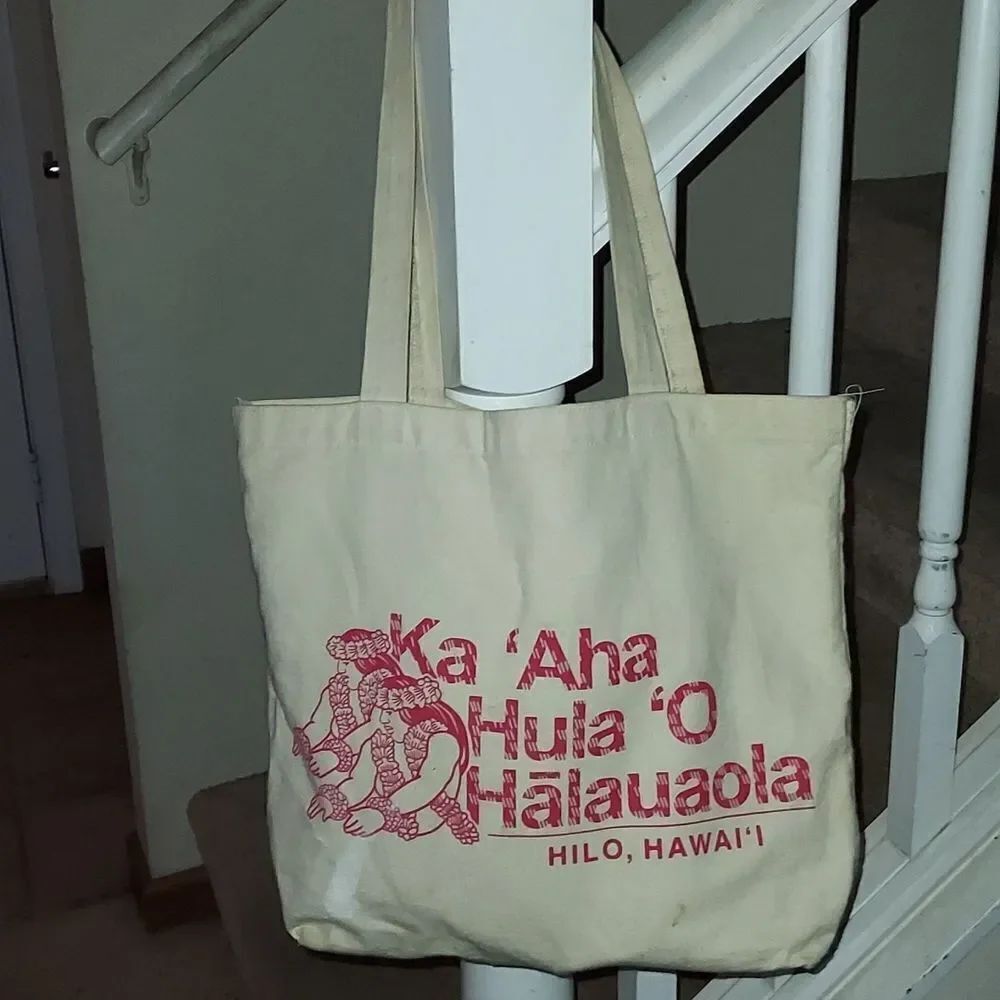 Hilo Hula Tote Bag